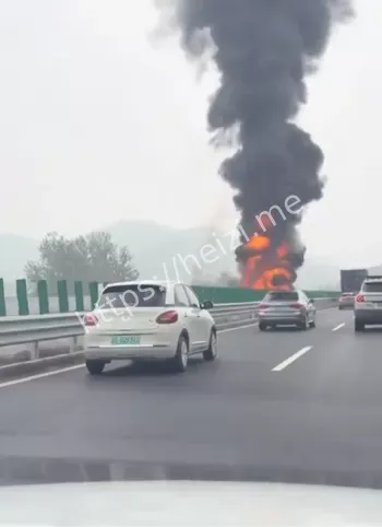 晋阳高速货车侧翻事故详解